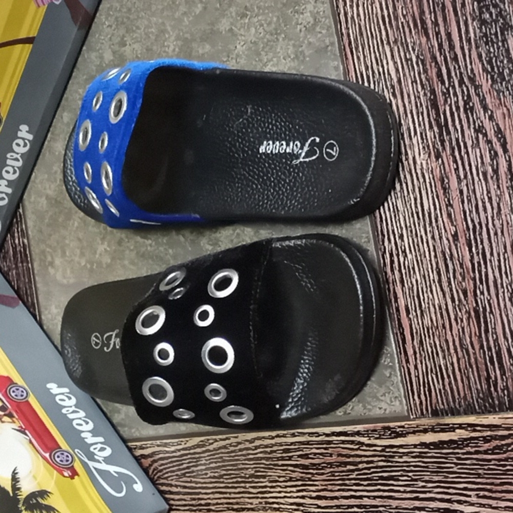 Sandals size 7 2 pairs for $22 - Picture 3 of 4